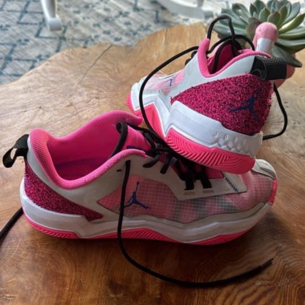 Jordans size 11. Excellent condition